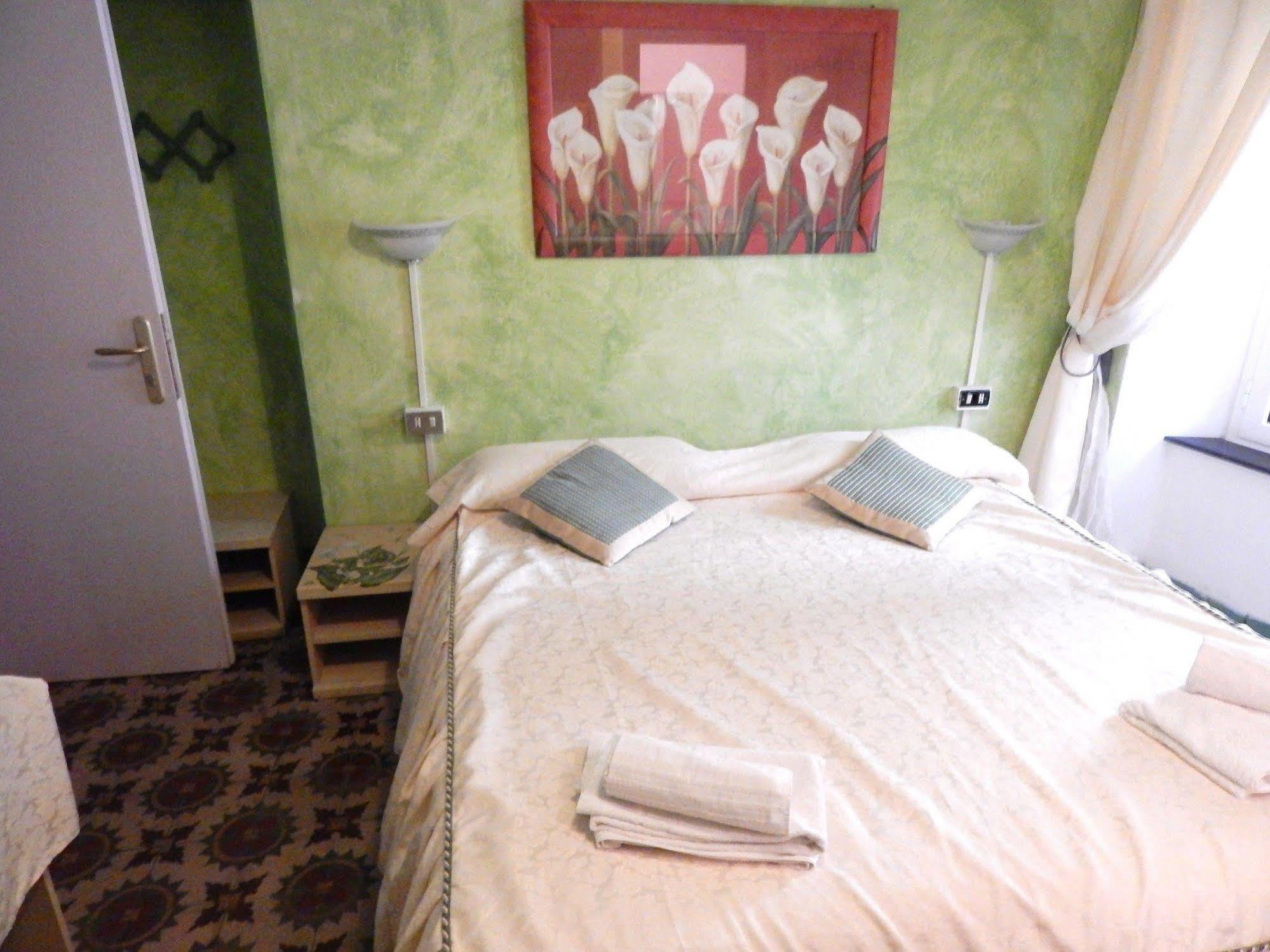 נולי Hotel Glicine מראה חיצוני תמונה